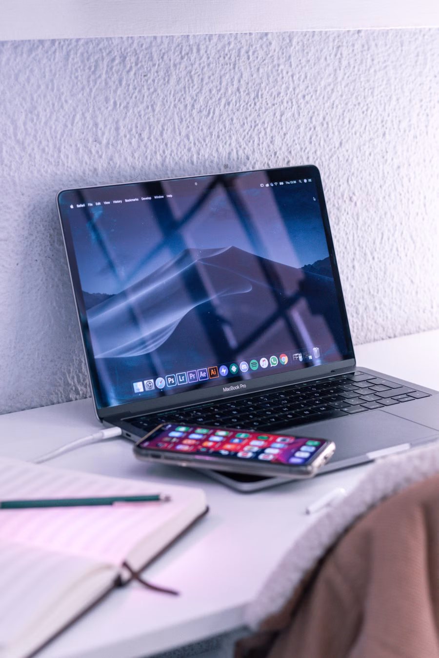 laptop_and _phone